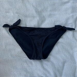 ABERCROMBIE Y2K NATASHA EYELET BIKINI BOTTOMS